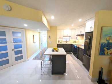 Did I say Chic???!!!

La Creme de la creme!!! Love where you on Hollybrook Golf and Tennis Club  in Florida - for sale on GolfHomes.com, golf home, golf lot