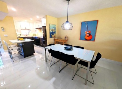 Did I say Chic???!!!

La Creme de la creme!!! Love where you on Hollybrook Golf and Tennis Club  in Florida - for sale on GolfHomes.com, golf home, golf lot