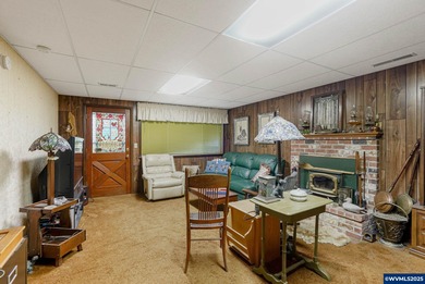 Enjoy mountain views from this well maintained 2bed/2 bath on Salemtowne Golf Club in Oregon - for sale on GolfHomes.com, golf home, golf lot