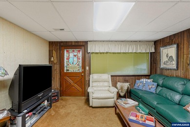 Enjoy mountain views from this well maintained 2bed/2 bath on Salemtowne Golf Club in Oregon - for sale on GolfHomes.com, golf home, golf lot