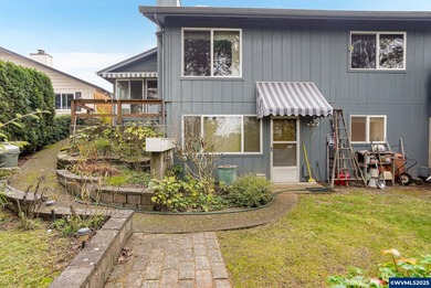 Enjoy mountain views from this well maintained 2bed/2 bath on Salemtowne Golf Club in Oregon - for sale on GolfHomes.com, golf home, golf lot