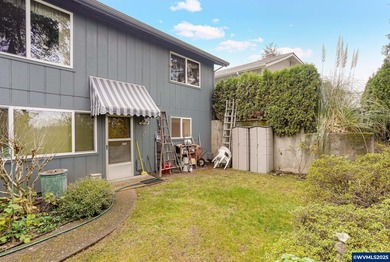 Enjoy mountain views from this well maintained 2bed/2 bath on Salemtowne Golf Club in Oregon - for sale on GolfHomes.com, golf home, golf lot