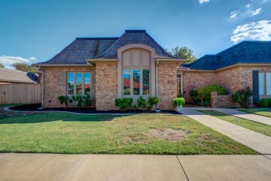Welcome to your new life of luxury. This stunning townhome in on LakeRidge Country Club in Texas - for sale on GolfHomes.com, golf home, golf lot