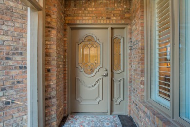 Welcome to your new life of luxury. This stunning townhome in on LakeRidge Country Club in Texas - for sale on GolfHomes.com, golf home, golf lot