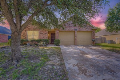 Welcome to this beautifully maintained 3-bedroom, 2-bath home on Oakmont Country Club in Texas - for sale on GolfHomes.com, golf home, golf lot