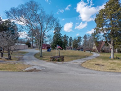 LAKE CUMBERLAND RENTAL OPPORTUNITIES! 
Cumberland Cove Cottages on General Burnside Island Golf Course in Kentucky - for sale on GolfHomes.com, golf home, golf lot