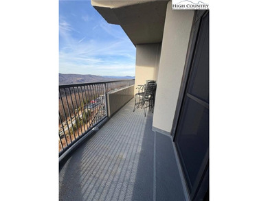 Fully furnished and completely redone! Amazing long range ski on Sugar Mountain Golf Course in North Carolina - for sale on GolfHomes.com, golf home, golf lot