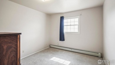 MOVE IN READY WITH GREAT NEARBY AMENATIES + NEW CARPET! This 3 on Bunker Hill Country Club in Colorado - for sale on GolfHomes.com, golf home, golf lot