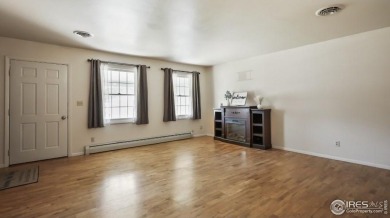 MOVE IN READY WITH GREAT NEARBY AMENATIES + NEW CARPET! This 3 on Bunker Hill Country Club in Colorado - for sale on GolfHomes.com, golf home, golf lot