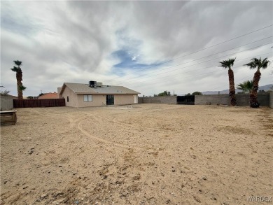 Large lot In the heart of Fort Mohave, close to Walmart, schools on Desert Lakes Golf Course in Arizona - for sale on GolfHomes.com, golf home, golf lot