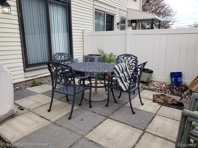 Beautiful updated 2 bed, 1.5 bath condo in convenient Clinton on Fern Hill Country Club in Michigan - for sale on GolfHomes.com, golf home, golf lot