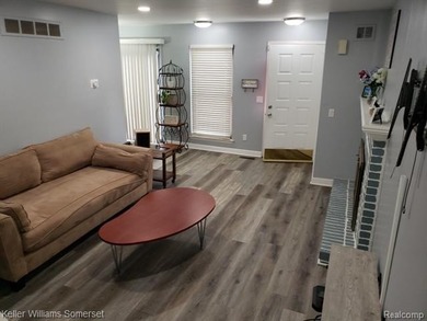 Beautiful updated 2 bed, 1.5 bath condo in convenient Clinton on Fern Hill Country Club in Michigan - for sale on GolfHomes.com, golf home, golf lot