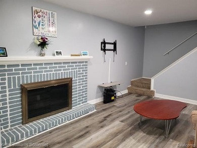 Beautiful updated 2 bed, 1.5 bath condo in convenient Clinton on Fern Hill Country Club in Michigan - for sale on GolfHomes.com, golf home, golf lot