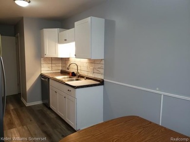 Beautiful updated 2 bed, 1.5 bath condo in convenient Clinton on Fern Hill Country Club in Michigan - for sale on GolfHomes.com, golf home, golf lot
