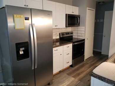 Beautiful updated 2 bed, 1.5 bath condo in convenient Clinton on Fern Hill Country Club in Michigan - for sale on GolfHomes.com, golf home, golf lot