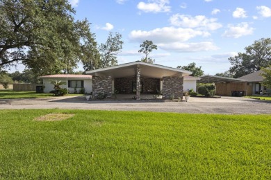 Welcome to this beautifully updated 3-bedroom, 2-bathroom home on Idylwild Golf Club in Texas - for sale on GolfHomes.com, golf home, golf lot