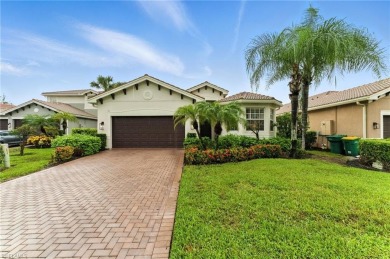 Stunning and meticulously updated 3-bedroom + den, 3-bath home on Wyndemere Country Club in Florida - for sale on GolfHomes.com, golf home, golf lot