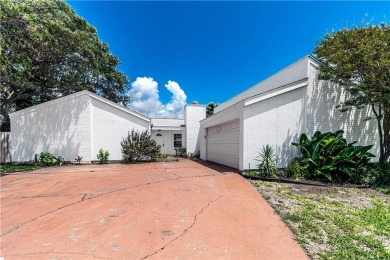 Remarks: If you're looking for a waterfront investment or on Rockport Country Club in Texas - for sale on GolfHomes.com, golf home, golf lot
