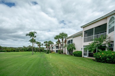 2 bedroom / 2.5 bath w/ primary bedroom on main floor. This home on Jupiter Dunes Golf Course in Florida - for sale on GolfHomes.com, golf home, golf lot