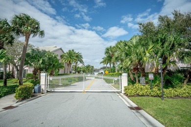 2 bedroom / 2.5 bath w/ primary bedroom on main floor. This home on Jupiter Dunes Golf Course in Florida - for sale on GolfHomes.com, golf home, golf lot