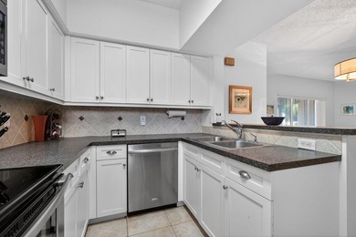 2 bedroom / 2.5 bath w/ primary bedroom on main floor. This home on Jupiter Dunes Golf Course in Florida - for sale on GolfHomes.com, golf home, golf lot