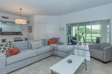 2 bedroom / 2.5 bath w/ primary bedroom on main floor. This home on Jupiter Dunes Golf Course in Florida - for sale on GolfHomes.com, golf home, golf lot