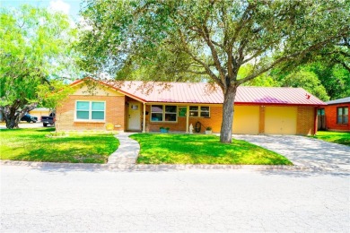 Welcome to this beautifully maintained 3-bedroom, 2-bathroom on Alice Municipal Golf Course in Texas - for sale on GolfHomes.com, golf home, golf lot