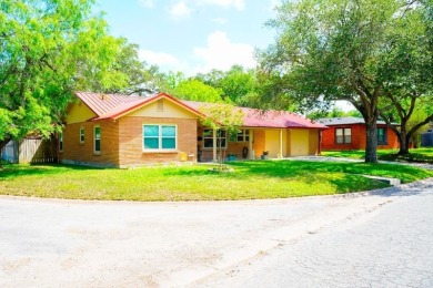 Welcome to this beautifully maintained 3-bedroom, 2-bathroom on Alice Municipal Golf Course in Texas - for sale on GolfHomes.com, golf home, golf lot
