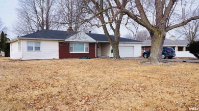 Welcome to this charming 2 Bedroom Ranch you've been waiting for on Saukie Municipal Golf Course in Illinois - for sale on GolfHomes.com, golf home, golf lot