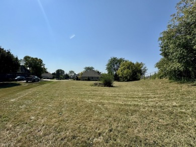 Don't miss out on one of the few remaining lots in the on Boulder Ridge Country Club in Illinois - for sale on GolfHomes.com, golf home, golf lot