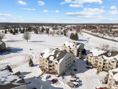 Open floor plan in this 2 (spacious) bedroom condo near Palmer on Palmer Hills Golf Course in Iowa - for sale on GolfHomes.com, golf home, golf lot