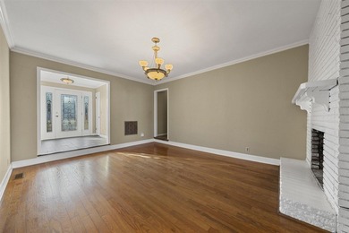 Investor Special! Spacious home located just minutes from the on Franklin Country Club in Kentucky - for sale on GolfHomes.com, golf home, golf lot