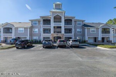 Welcome to this 1 bedroom, 1 full bath condo with a den/bonus on Slammer and Squire Golf Course in Florida - for sale on GolfHomes.com, golf home, golf lot
