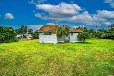 SOUTHAMPTON WATERFRONT -This 2 bedroom 2 bath home located South on Southampton Golf Club in New York - for sale on GolfHomes.com, golf home, golf lot