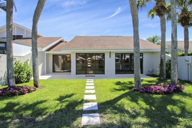 'PICTURE PERFECT'' CUSTOM RENOVATION. 2 BR, 2 BA 1-STORY VILLA on Jonathans Landing Golf Club in Florida - for sale on GolfHomes.com, golf home, golf lot