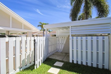 'PICTURE PERFECT'' CUSTOM RENOVATION. 2 BR, 2 BA 1-STORY VILLA on Jonathans Landing Golf Club in Florida - for sale on GolfHomes.com, golf home, golf lot