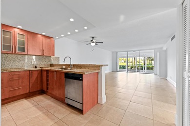 Beautiful & spacious 3/2 corner ground-floor unit (1,390 SF) on Palm-Aire Country Club and Resort - Palms in Florida - for sale on GolfHomes.com, golf home, golf lot
