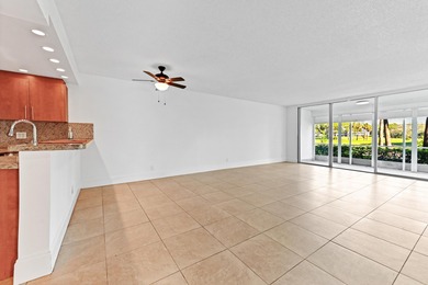 Beautiful & spacious 3/2 corner ground-floor unit (1,390 SF) on Palm-Aire Country Club and Resort - Palms in Florida - for sale on GolfHomes.com, golf home, golf lot