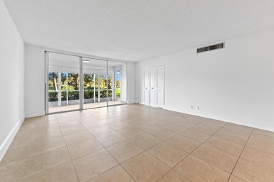 Beautiful & spacious 3/2 corner ground-floor unit (1,390 SF) on Palm-Aire Country Club and Resort - Palms in Florida - for sale on GolfHomes.com, golf home, golf lot