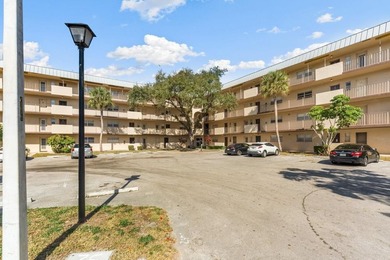 Bright 3/2 corner condo offering golf course living in Inverrary on Inverrary Country Club in Florida - for sale on GolfHomes.com, golf home, golf lot
