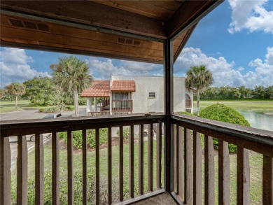 Enjoy the perfect Florida lifestyle in this 2-bedroom, 2-bath on Lake Wales Country Club in Florida - for sale on GolfHomes.com, golf home, golf lot