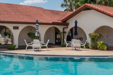 Enjoy the perfect Florida lifestyle in this 2-bedroom, 2-bath on Lake Wales Country Club in Florida - for sale on GolfHomes.com, golf home, golf lot