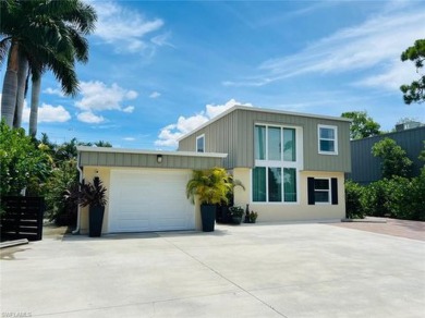 *McGregor Corridor* This 5 Bedroom 3 Bath Home is Large Enough on Fort Myers Country Club in Florida - for sale on GolfHomes.com, golf home, golf lot