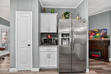 Welcome to this charming 2-bedroom, 2-bathroom home with 1,296 on Brookridge Country Club in Florida - for sale on GolfHomes.com, golf home, golf lot