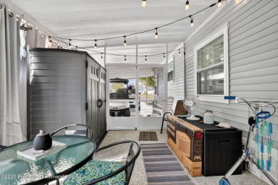 Welcome to this charming 2-bedroom, 2-bathroom home with 1,296 on Brookridge Country Club in Florida - for sale on GolfHomes.com, golf home, golf lot