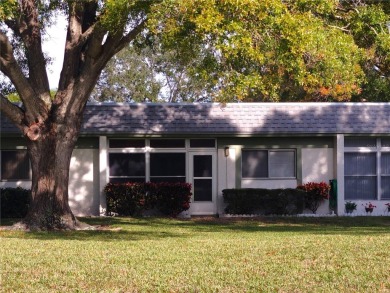 Great opportunity to own a beautifully maintained 2BR/2BA villa on Mainlands Golf Club in Florida - for sale on GolfHomes.com, golf home, golf lot