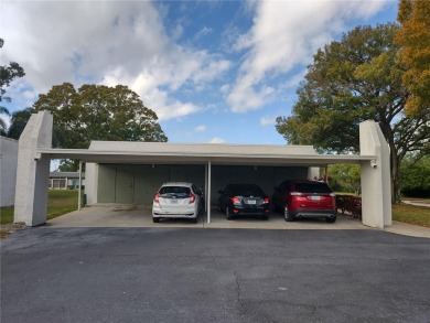 Great opportunity to own a beautifully maintained 2BR/2BA villa on Mainlands Golf Club in Florida - for sale on GolfHomes.com, golf home, golf lot