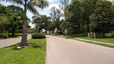 Great opportunity to own a beautifully maintained 2BR/2BA villa on Mainlands Golf Club in Florida - for sale on GolfHomes.com, golf home, golf lot