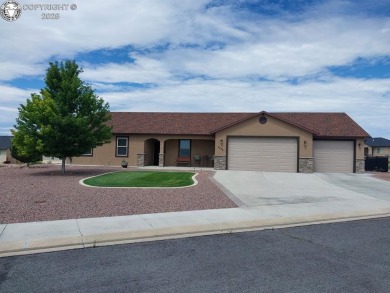 Well maintained one-owner home in the Four Mile Ranch golf on Four Mile Ranch Golf Club in Colorado - for sale on GolfHomes.com, golf home, golf lot