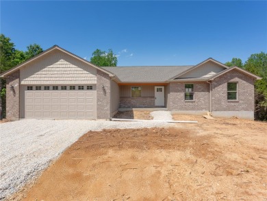 Looking for a beautiful new home in an awesome lake community? on Cottonwood Golf Course in Missouri - for sale on GolfHomes.com, golf home, golf lot